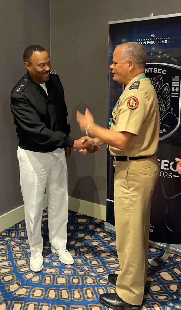 Ministro de Defensa de RD sostiene reuniones con el secretario de Defensa de EE. UU. y del Comando Sur