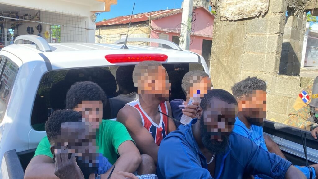 Migración somete 102 casos por tráfico ilegal de haitianos