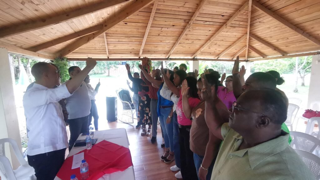 Dirigentes del PRM se juramentan en la FP en apoyo a Leonel Fernández