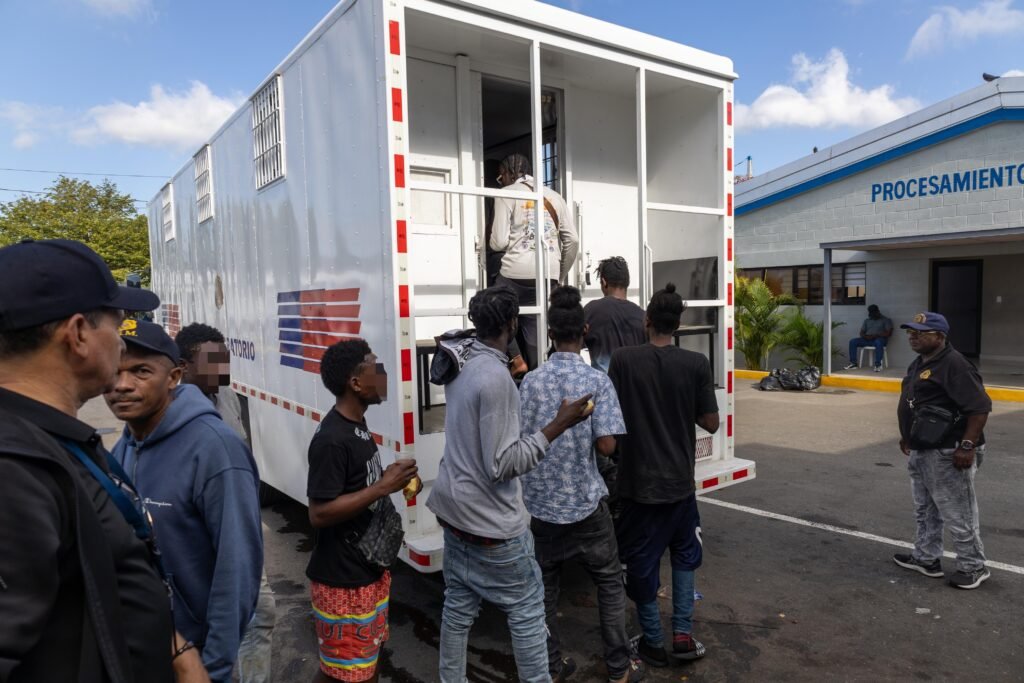 La DGM afirma deportación de 34,190 haitianos ilegales en mayo