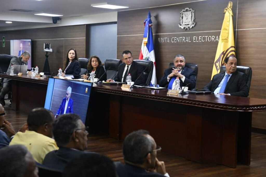 Partidos exigen sanciones por encuestas electorales antes de la precampaña