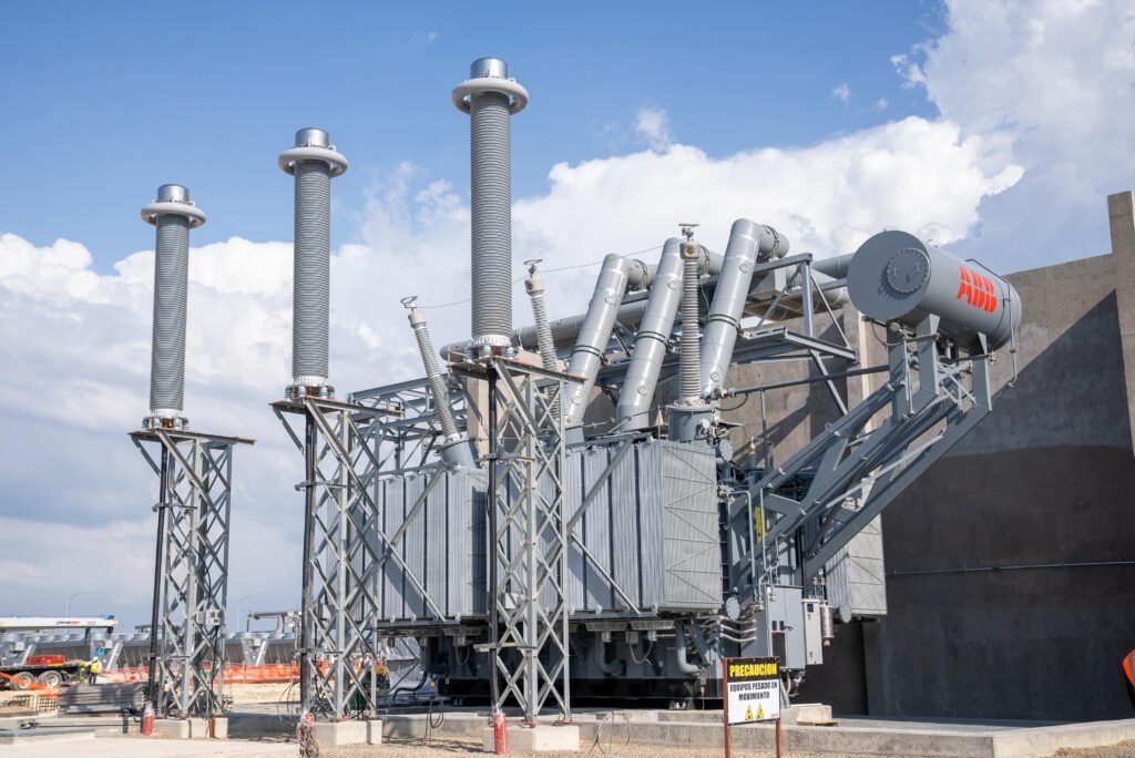 Ministro Santos resalta aportes destacados central de gas natural Manzanillo Power Land