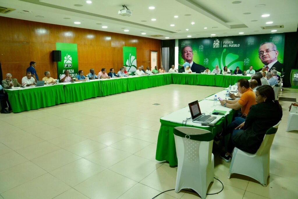 Fuerza del Pueblo capacita a supervisores y coordinadores de su Congreso Nacional Elector