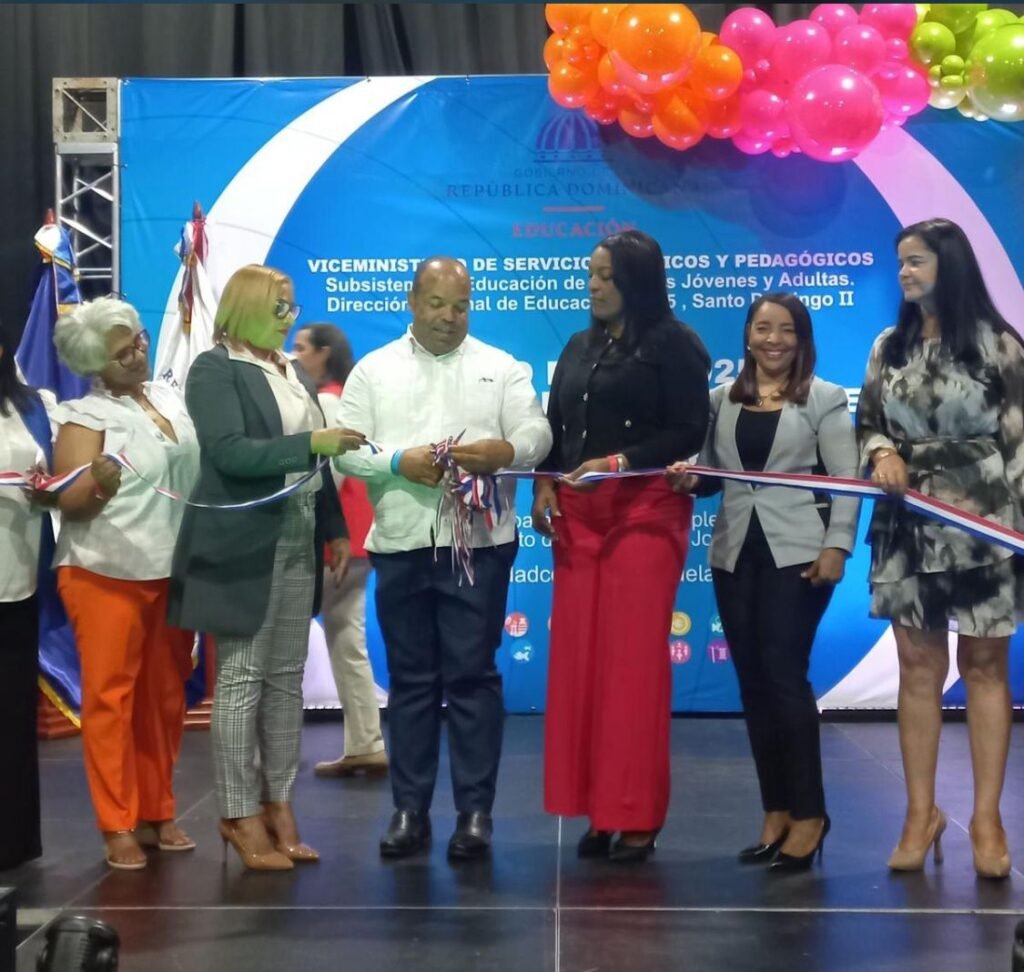 Dirección Regional 15 de Educación celebra Expo Feria del Subsistema de Jóvenes y Adultos