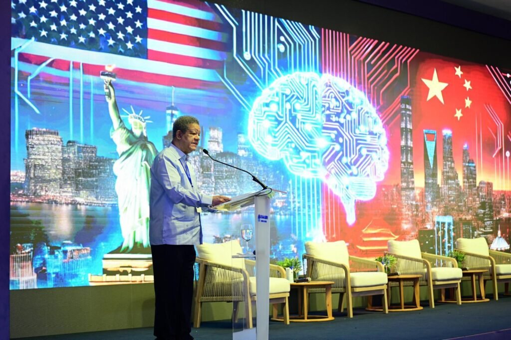 Leonel Fernández asegura que la humanidad necesita una inteligencia artificial más incluyente