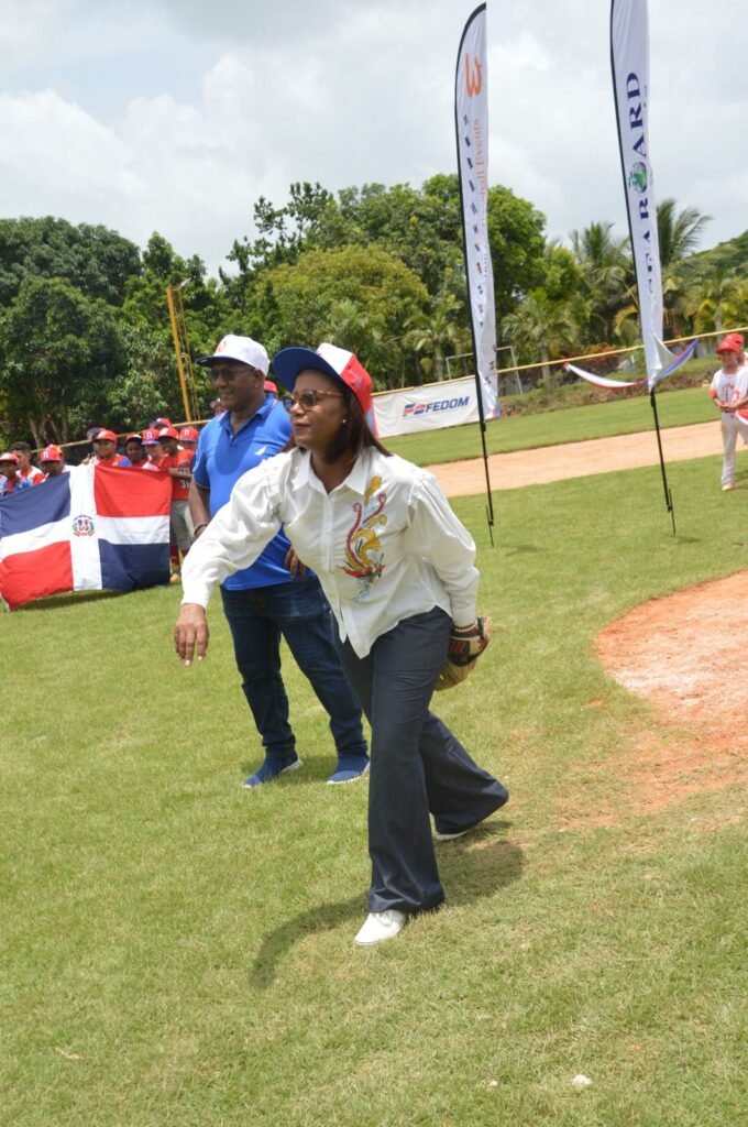 Dedican Copa Seaboard a la cronista deportiva Carmen Aybar