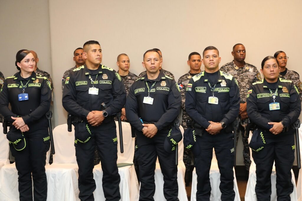 Agentes policiales culminan entrenamientos en tácticas especializadas