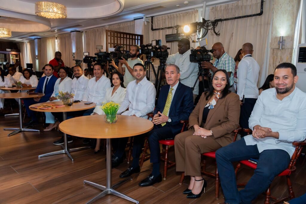 Ministro Carlos Valdez invita a conocer proyectos innovadores en Hackathon de Ciudades Inteligentes y Movilidad Urbana