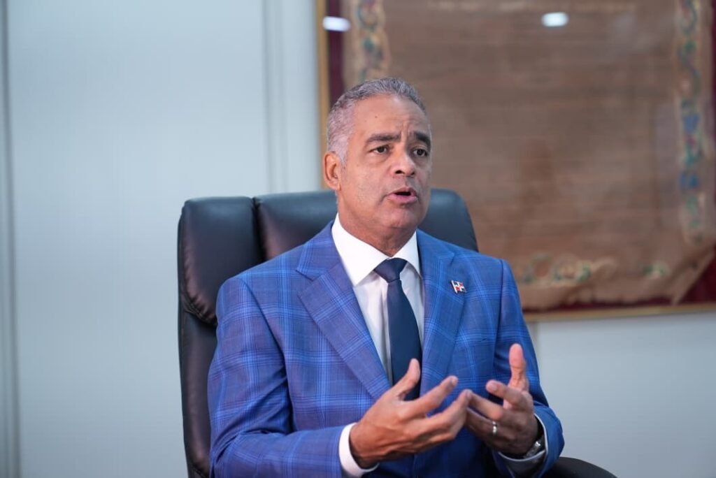 Ministro Joel Santos toma medidas contra apagones