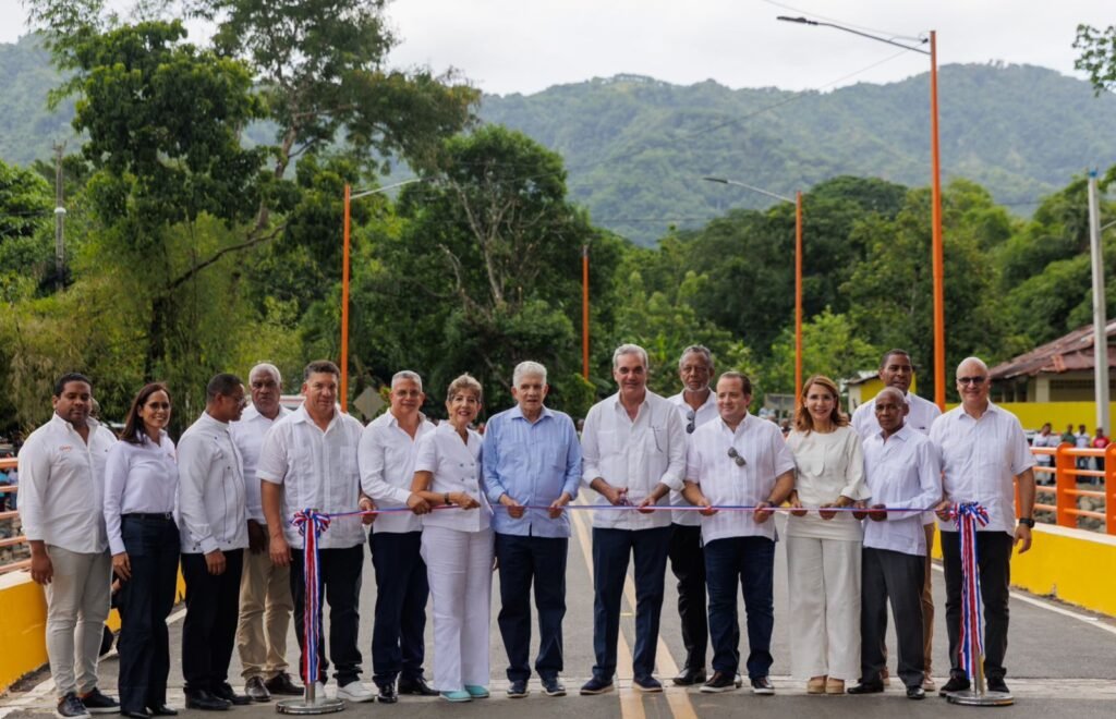 Abinader entrega puente sobre el río Bajabonico Arriba en Altamira, Puerto Plata