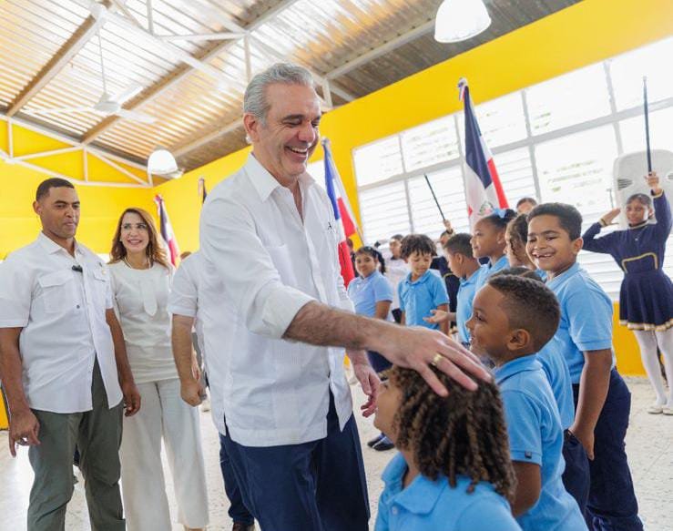 Abinader entregará viviendas, escuelas, polideportivos y carretera este fin de semana