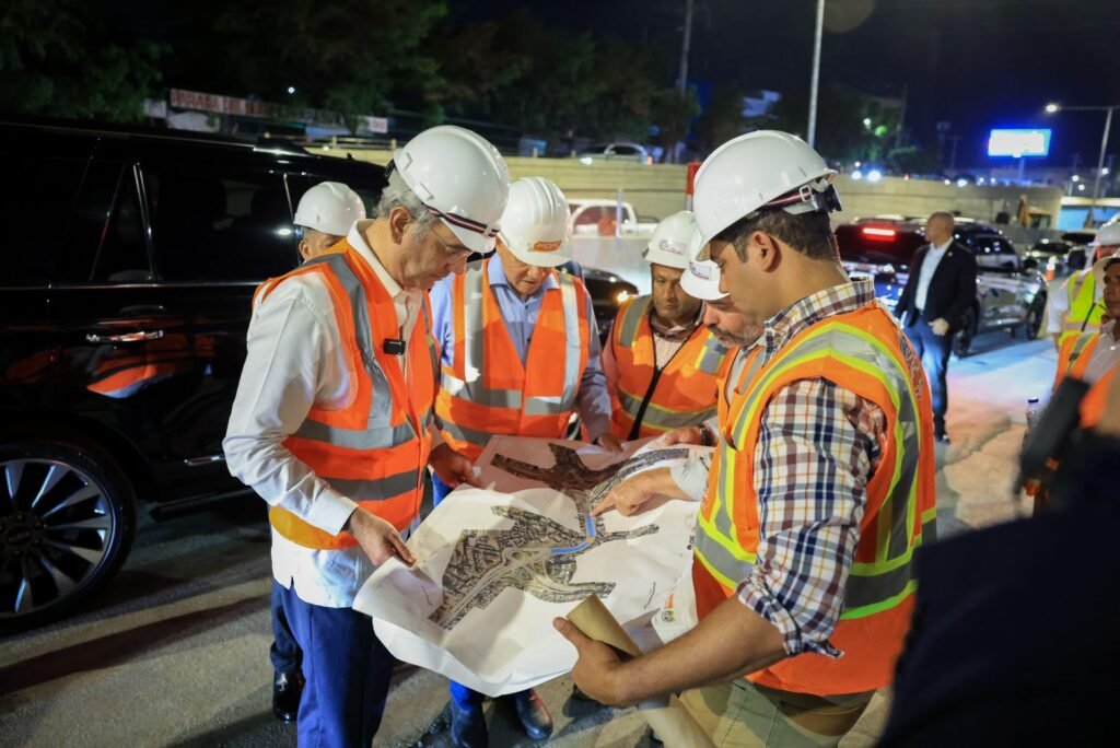 Abinader supervisa construcción del paso a desnivel en la Prolongación 27 de Febrero con Isabel Aguiar