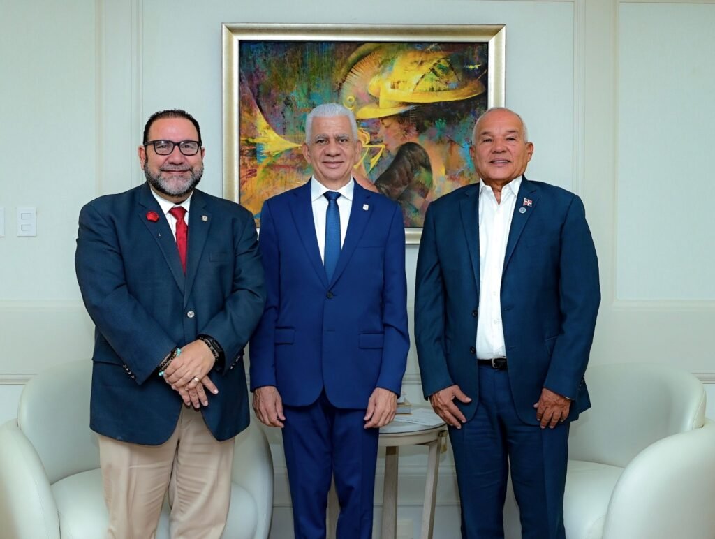 Ricardo de los Santos gestiona agua para Sánchez Ramírez