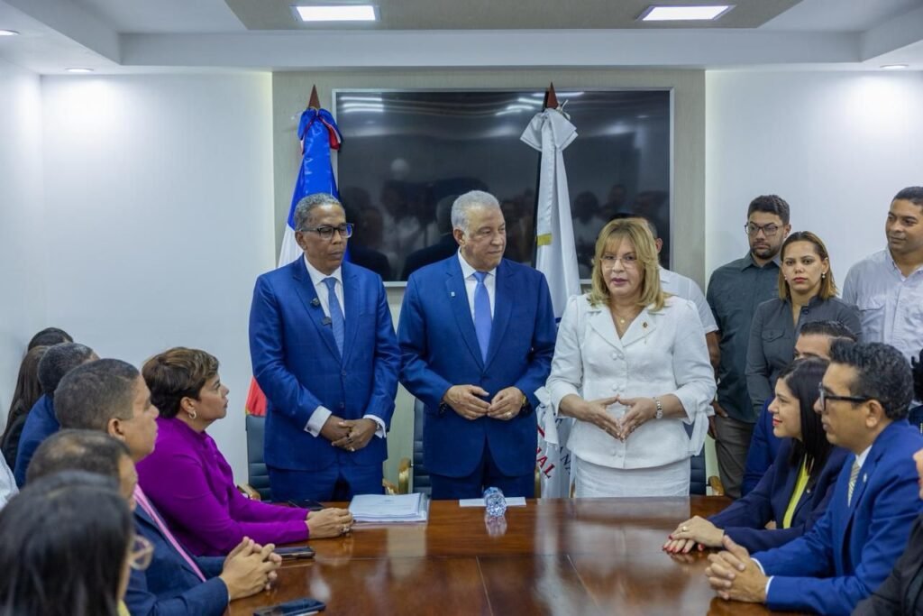 Gobierno fusiona el plan social con Comedores Económicos