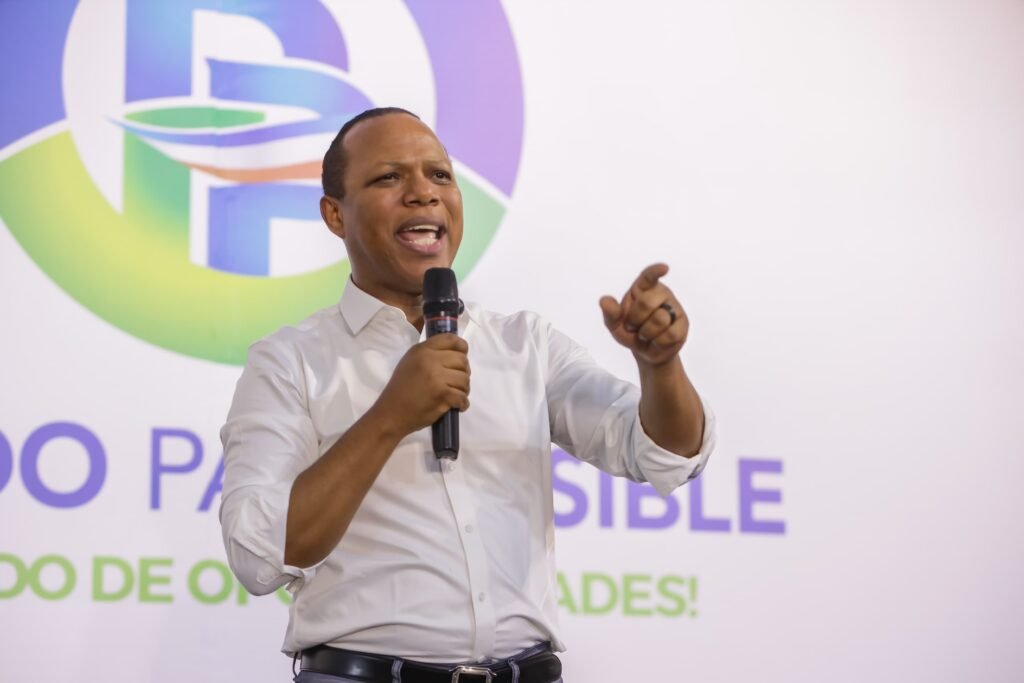 Partido País Posible juramenta directiva del municipio Santo Domingo Este