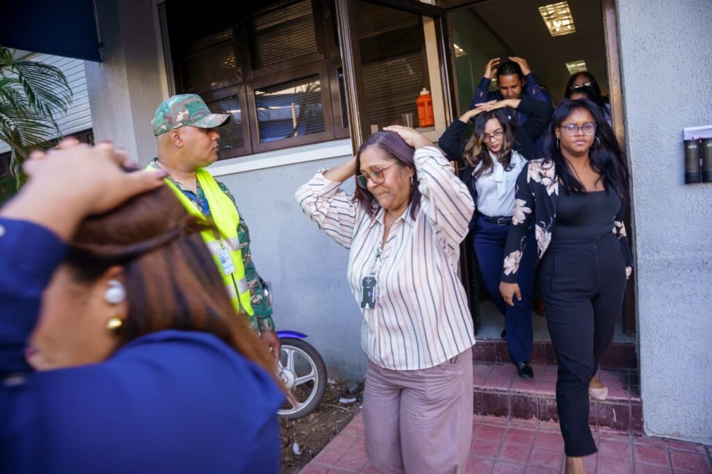 Personal de la DGM practica evacuación de emergencia en simulacro de sismo Ejercicio Nacional