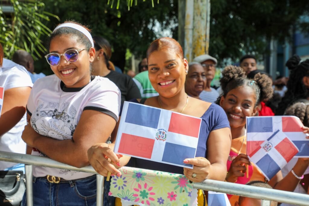 Presidente Abinader encabeza desfile estudiantil, cívico-militar y policial por el 181 aniversario de la Constitución dominicana