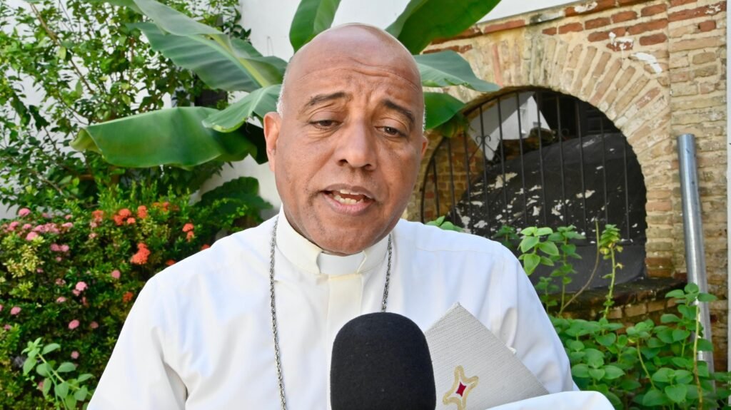 Obispos respaldan propuesta de Omar para reducir impuestos a salarios