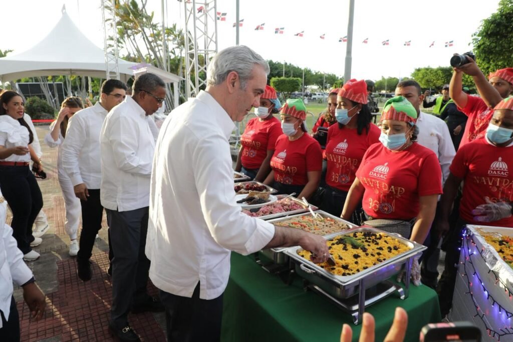 Abinader pone en marcha Navidad 360, con más de 15 millones de raciones de almuerzos y cenas navideñas