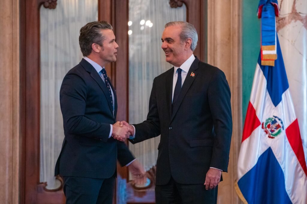 Secretario de Defensa de Estados Unidos, Pete Hegseth, reconoce liderazgo de Abinader contra el narcotráfico
