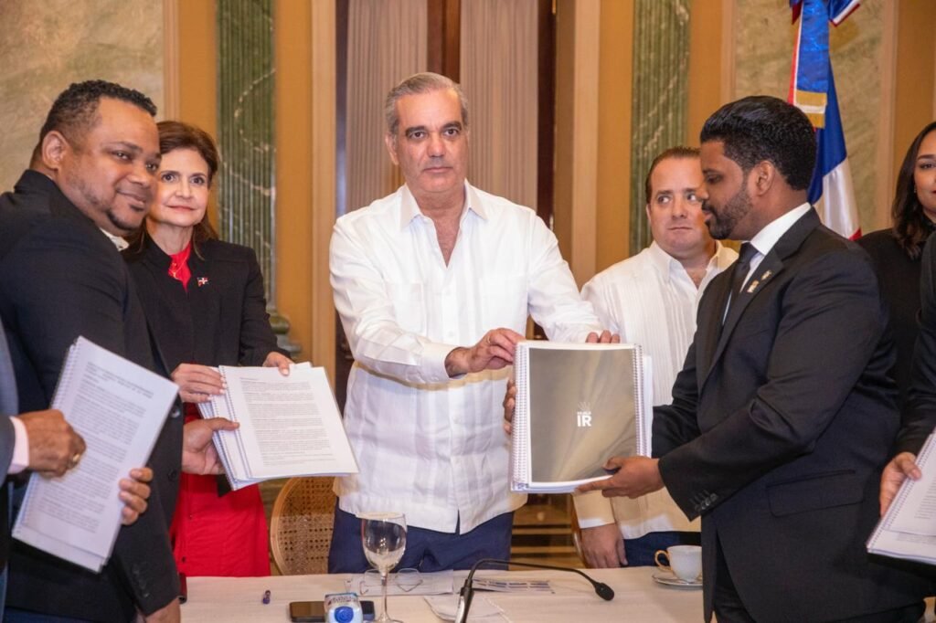 Presidente respalda pacto nacional contra la violencia de género