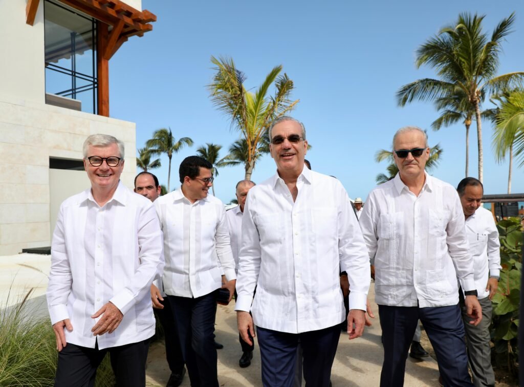 Abinader asiste a inauguración de los hoteles en Miches con inversión de RD$23 mil millones en Miches
