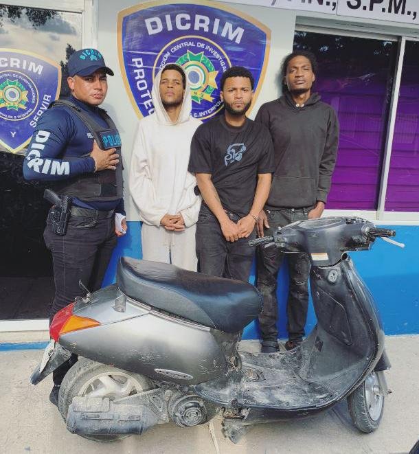 Policía Nacional apresa a tres hombres por robo de motocicleta en SPM