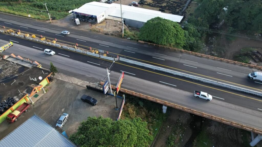 Ministerio de Obras Públicas abre nuevas vías para mejorar el tránsito en la Autopista Duarte