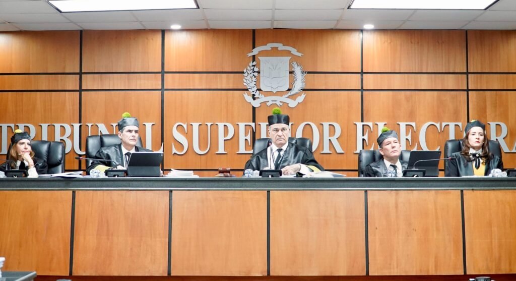 TSE DECLARA INADMISIBLES DOS AMPAROS CONTRA PHD Y SU PRESIDENTE
