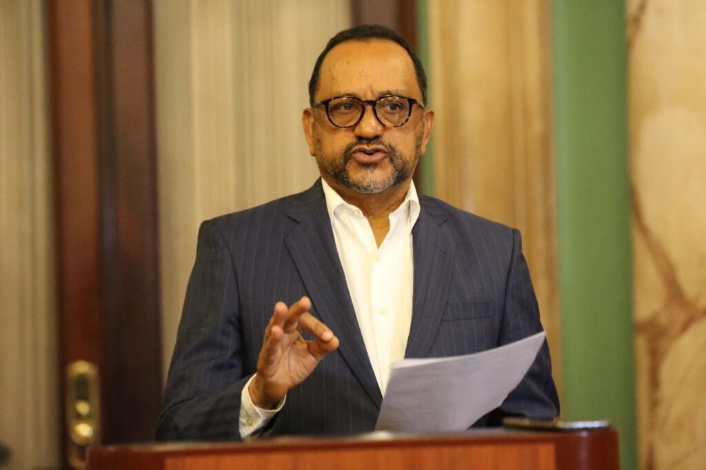Luis Abinader designa a Antoliano Peralta como ministro de Justicia