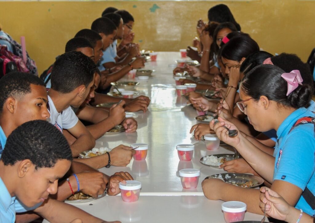 INABIE reduce el uso de sal en el menú escolar y controla el azúcar