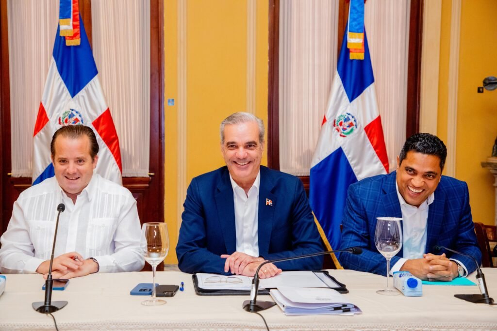 Ministro Kelvin Cruz presenta programa de eventos deportivos 2026