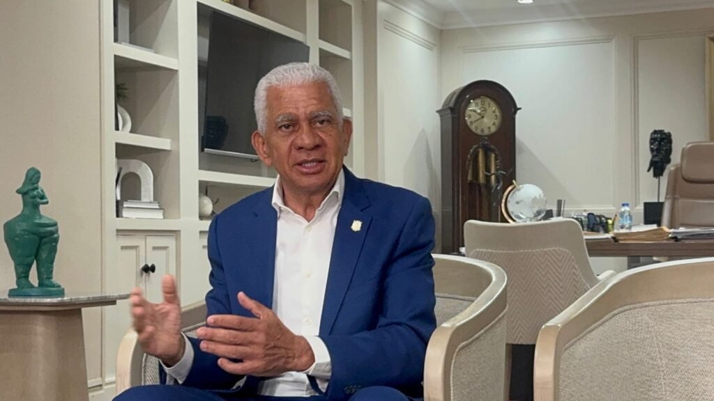 Ricardo de los Santos defiende a Abinader de Danilo Medina; resalta impunidad cero