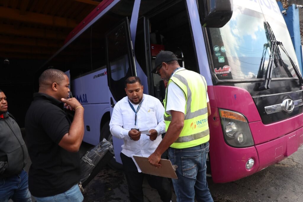 Intrant inspecciona más de 553 unidades de transporte interurbano durante el Operativo Altagraciano 2026