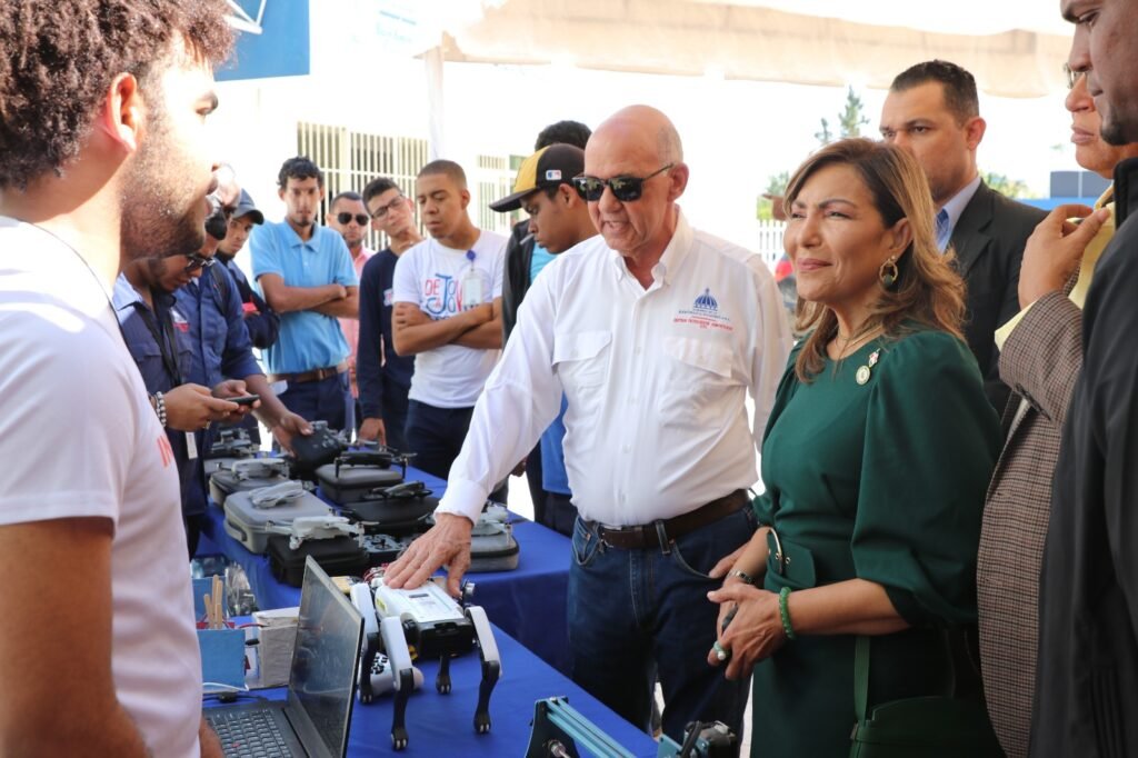 CTC conmemoran el Día Nacional de la Juventud con jornada tecnológica y formativa en Boca Chica