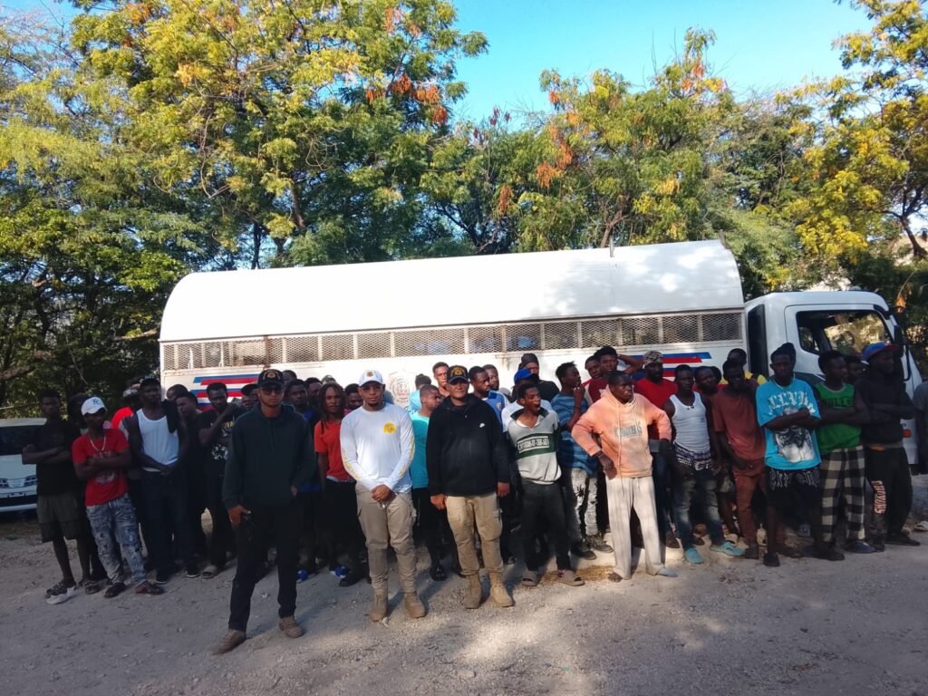 Ejército realiza patrullajes fronterizos y detiene 138 nacionales haitianos