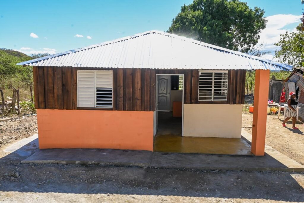 DASAC, ETED y Fundación del Padre Rogelio Cruz entregan viviendas en el Sur