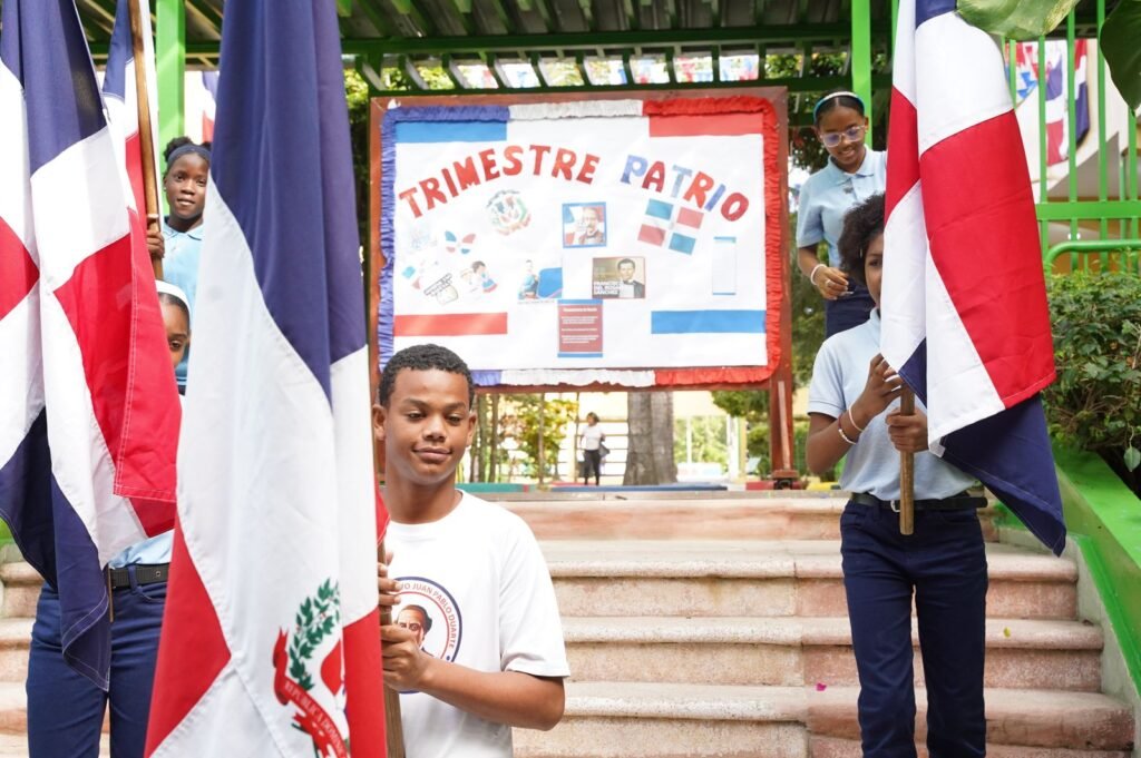Estudiantes fortalecen identidad y ciudadanía activa durante el Trimestre Patrio en las escuelas