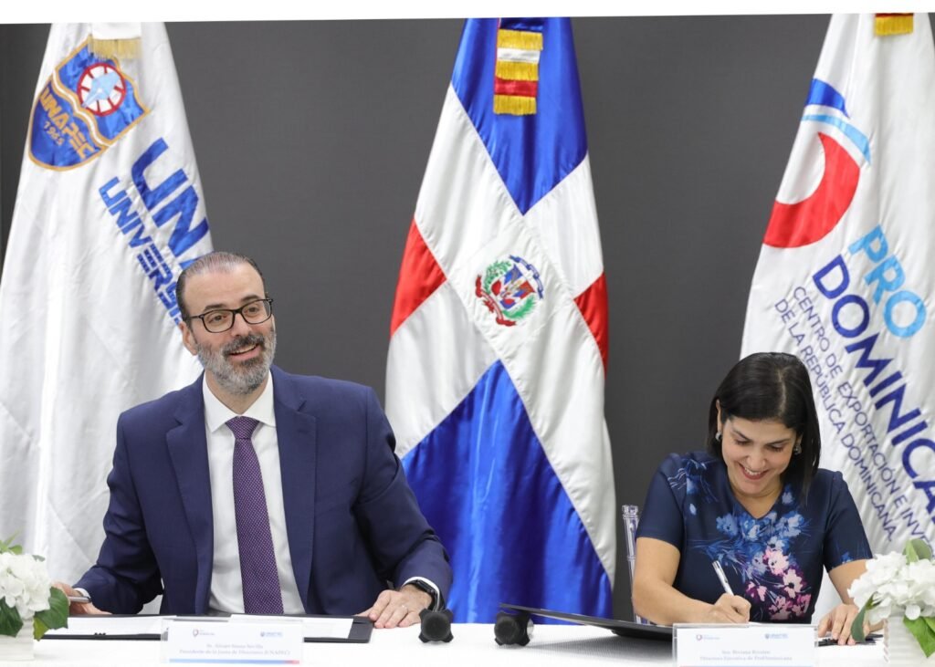 ProDominicana y Unapecrenuevan acuerdo de colaboración para fortalecer formación académica