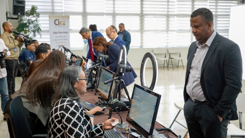 Cámara de Cuentas, en coordinación con la JCE, inicia proceso de captación de datos para facilitar nuevo documento de identidad a colaboradores
