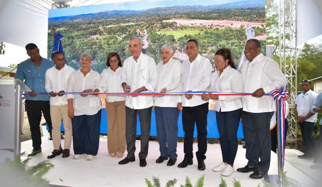 Presidente Abinader entrega la carretera Bayaguana–El Puerto, eje clave de integración regional