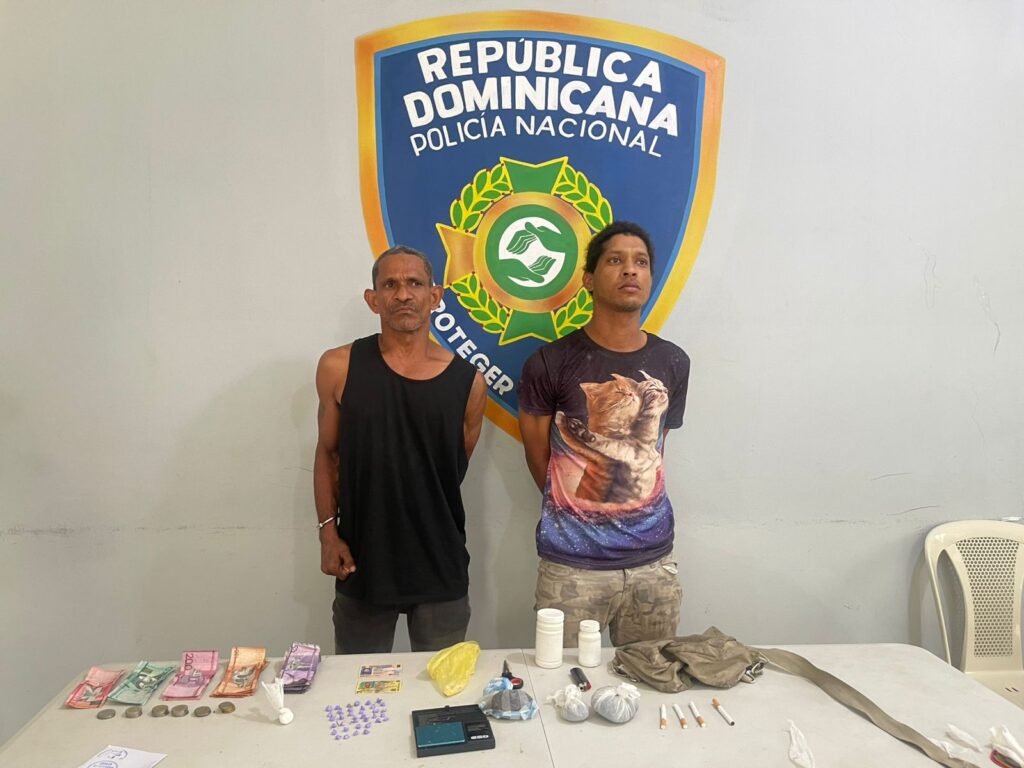 Policía ocupa drogas, balanza y dinero en efectivo durante operativo contra punto de venta en Matancitas, Nagua