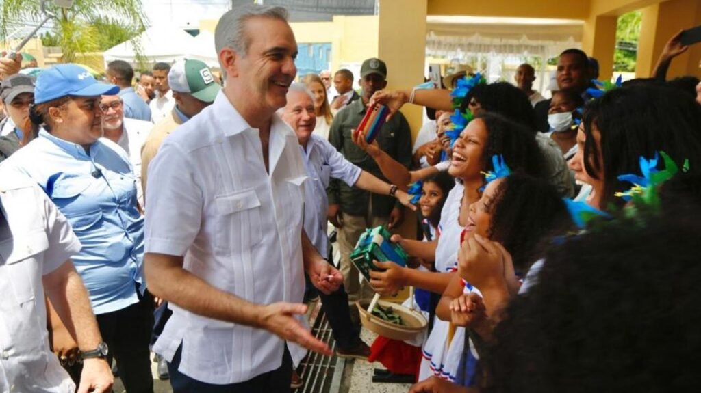 Luis Abinader sostendrá conversatorio con estudiantes, encabezará graduación de jóvenes del programa 14/24
