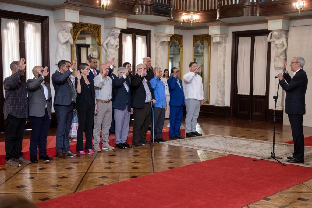 Abinader juramenta comité gestor del Observatorio Ambiental; se refuerza compromiso del Gobierno con gestión ambiental