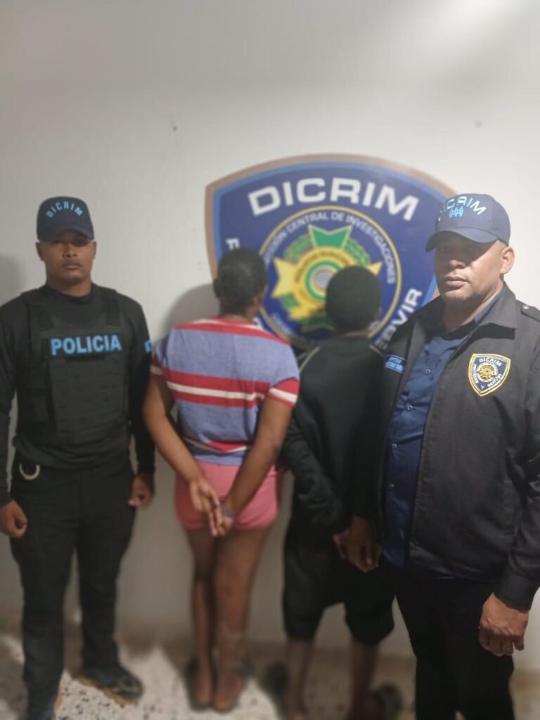 Policía Nacional rescata a dos menores reportados como desaparecidos y apresa a un hombre vinculado al caso en Pedernales