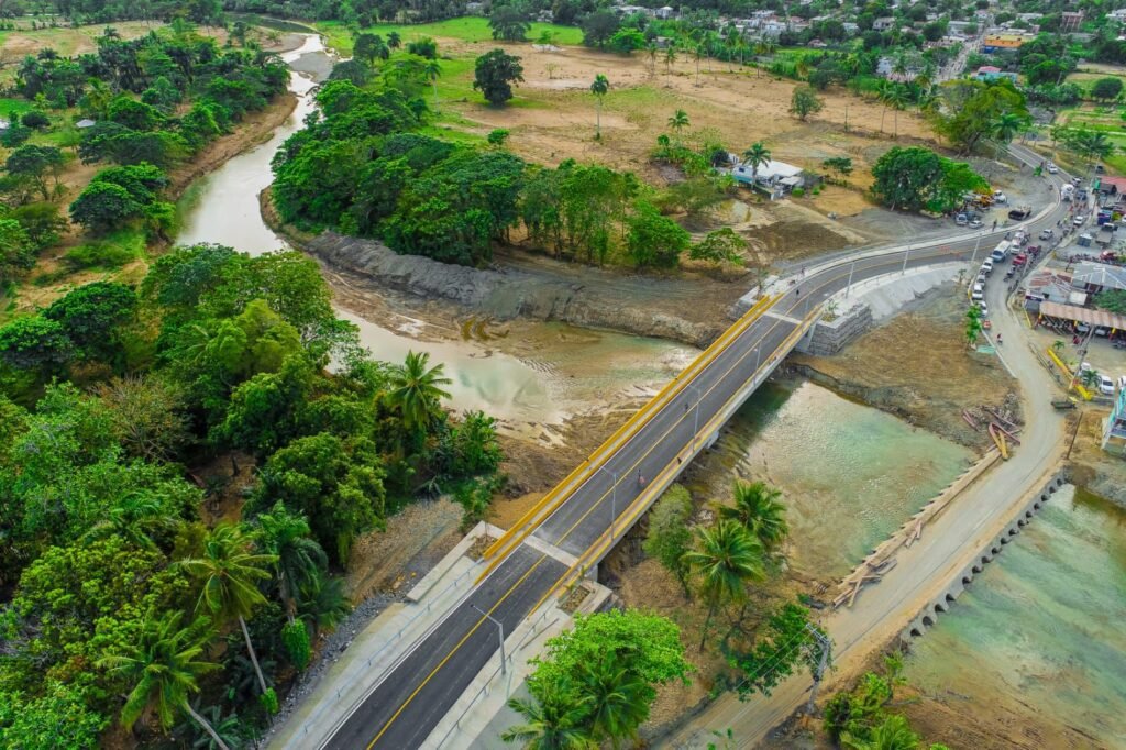 Apertura de nuevo puente lleva alegría a decenas de comunidades en la parte norte de la provincia Espaillat