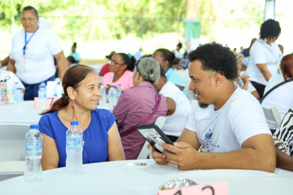 Más de 1,000 familias de El Capotillo y Boca Chica fortalecen su bienestar mediante encuentros de Supérate