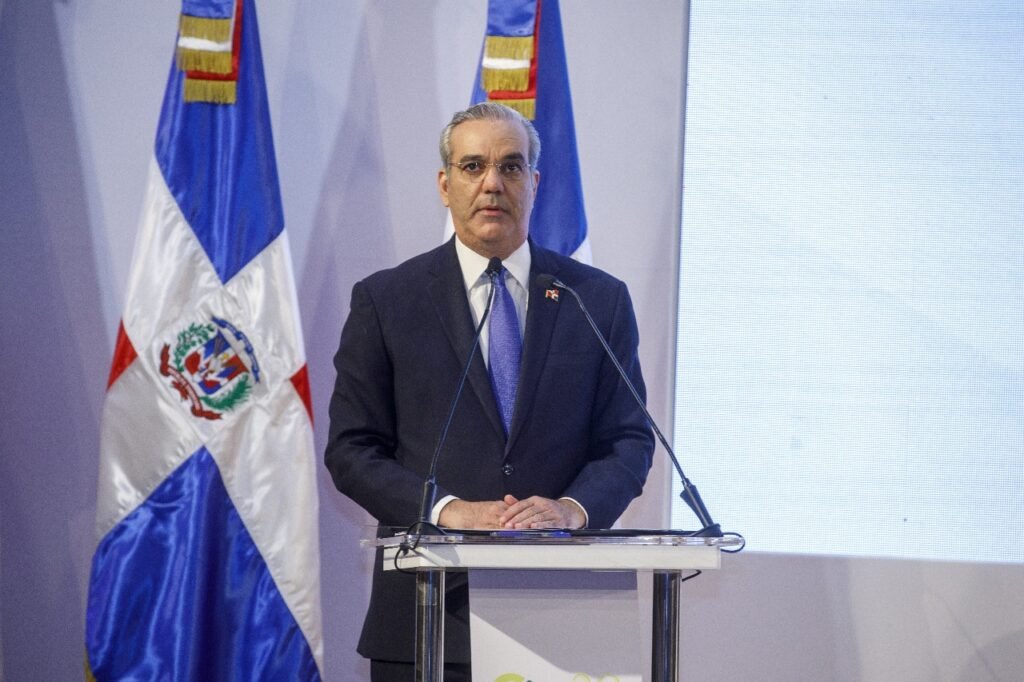 Luis Abinader convoca a comerciantes para tratar la estabilización de precios de alimentos ante crisis internacional