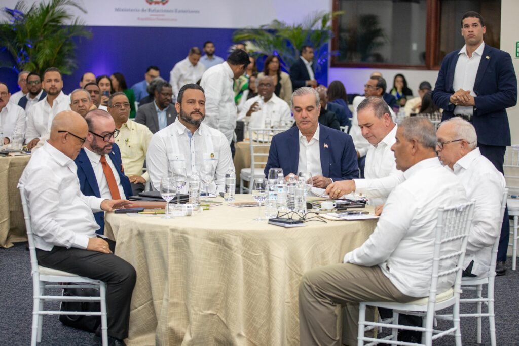 Abinader llama a todos los sectores a consensuar acciones para continuar modernización de la agropecuaria nacional