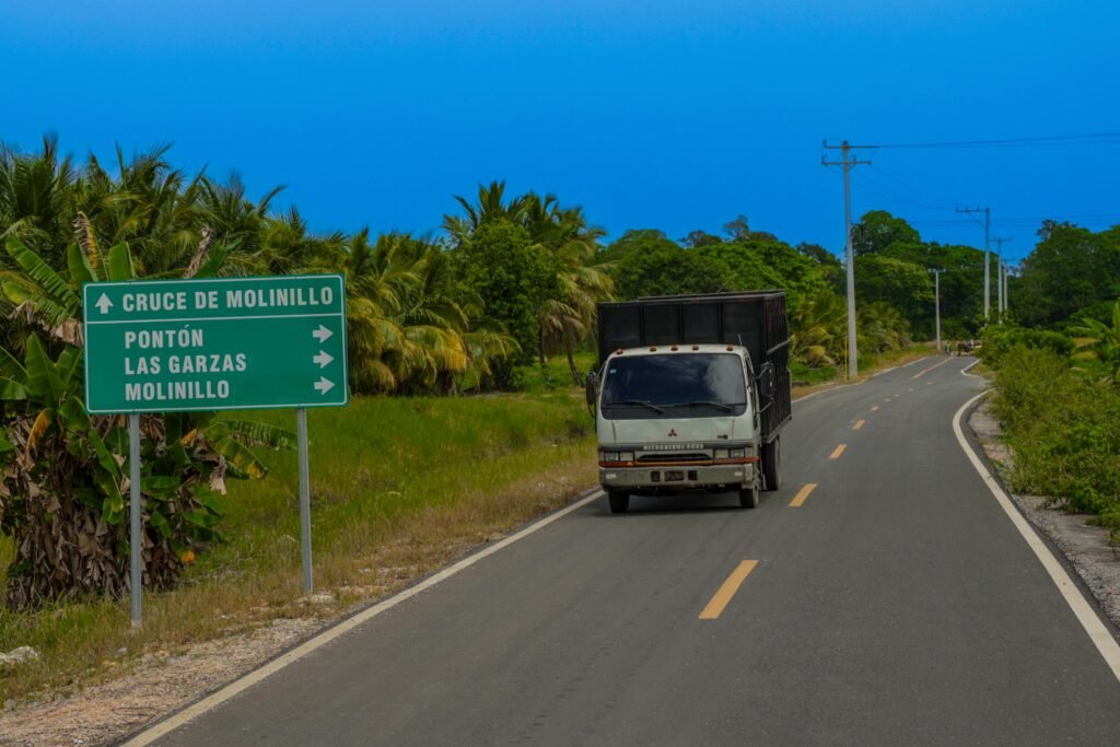 Presidente Abinader entrega Circuito Vial Bajo Yuna y transforma la vida de más de 30 mil personas en el Nordeste